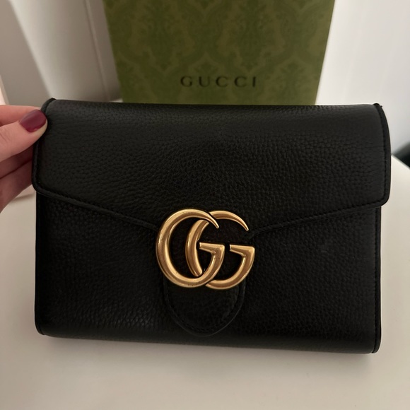 Gucci Marmont GG Chain Shoulder Bag (Black) - Picture 2 of 5